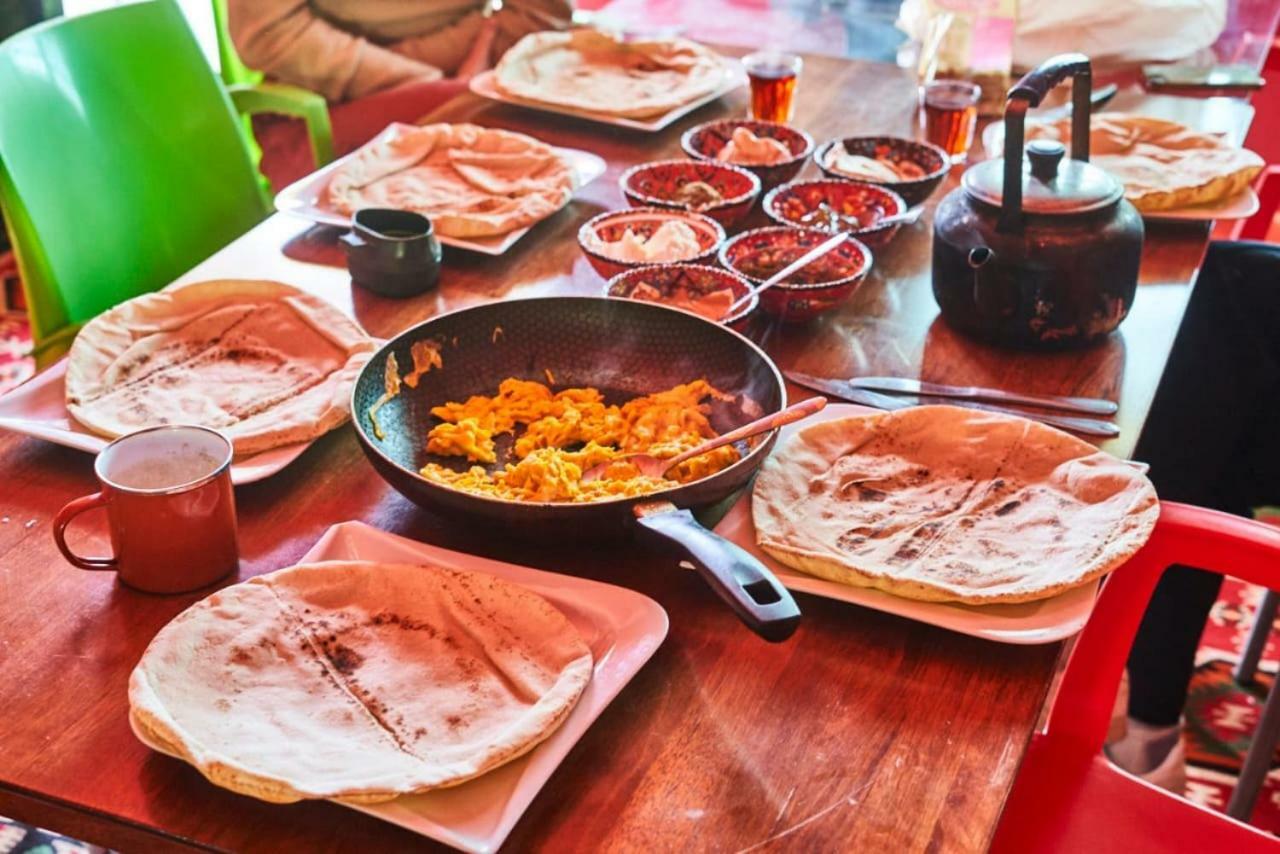 Bedouin Pink Ecohouse Bed & Breakfast Вади Муса Екстериор снимка