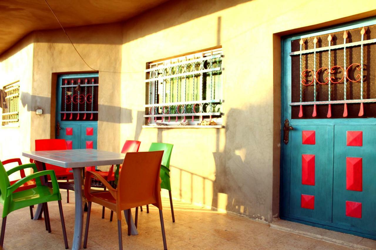 Bedouin Pink Ecohouse Bed & Breakfast Вади Муса Екстериор снимка