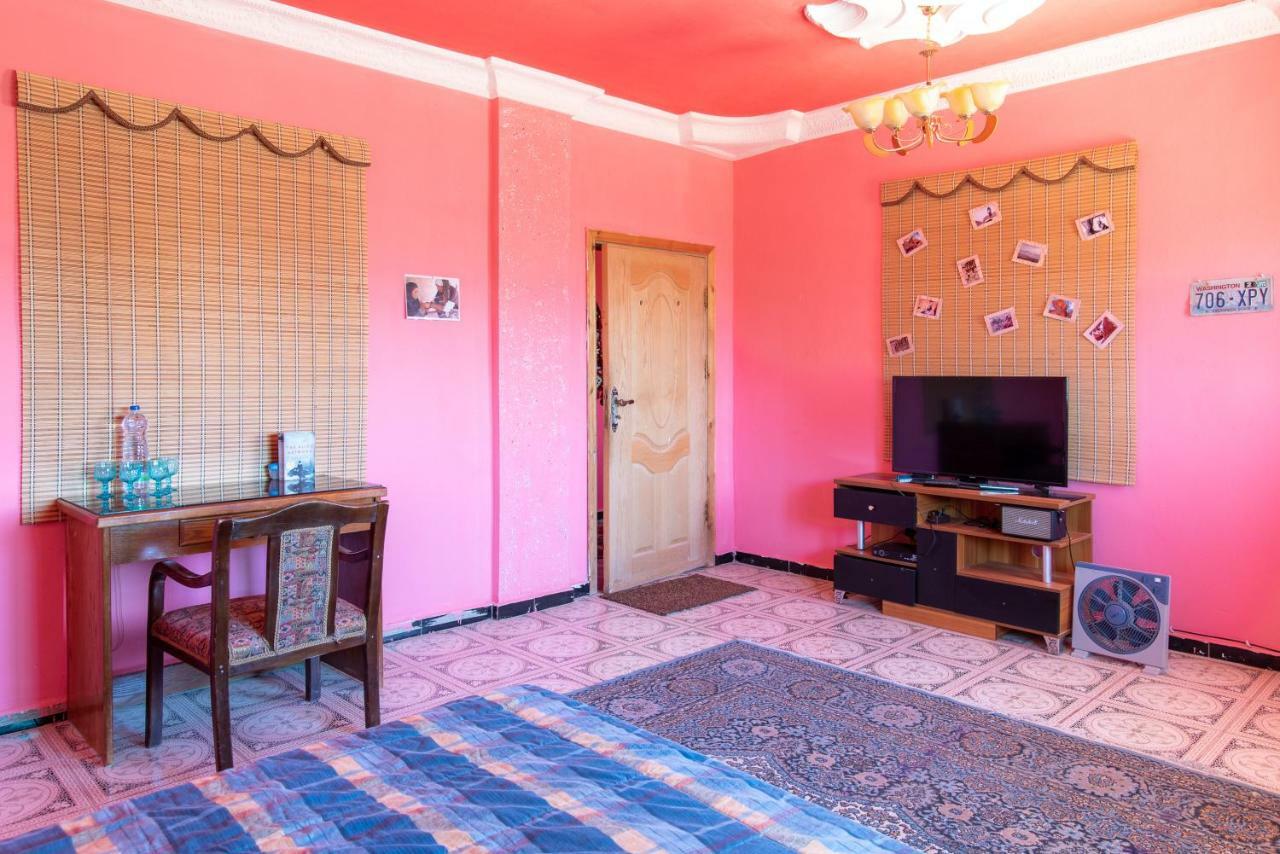 Bedouin Pink Ecohouse Bed & Breakfast Вади Муса Екстериор снимка
