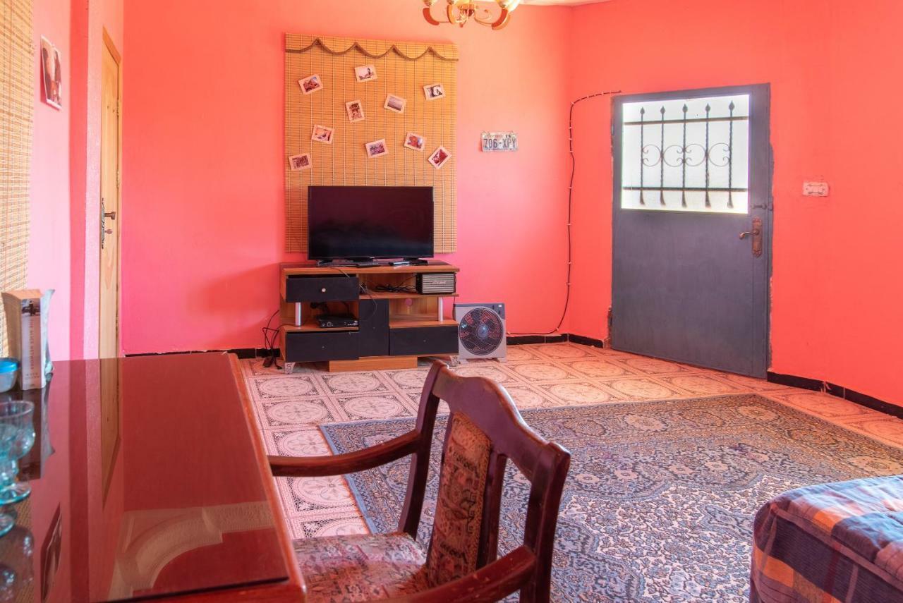 Bedouin Pink Ecohouse Bed & Breakfast Вади Муса Екстериор снимка