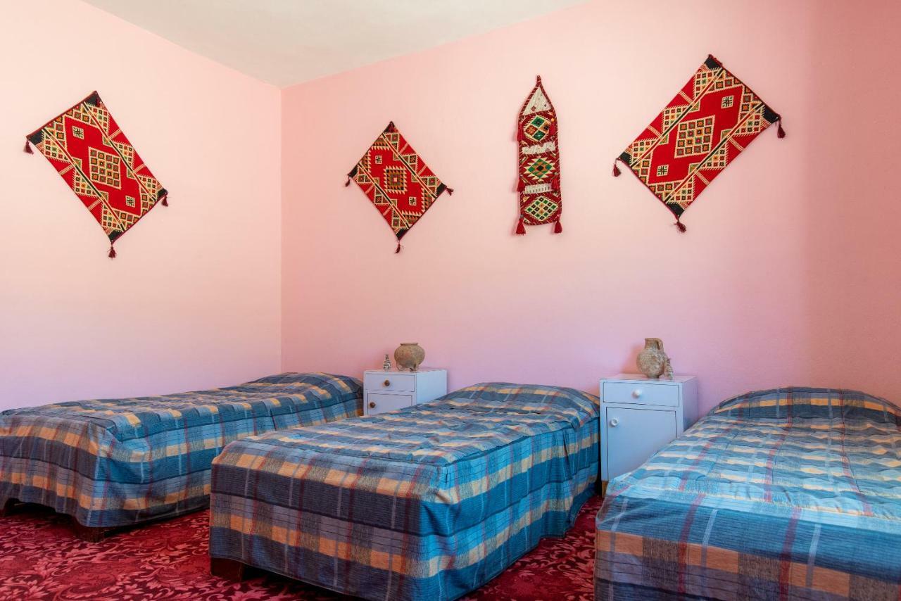 Bedouin Pink Ecohouse Bed & Breakfast Вади Муса Екстериор снимка