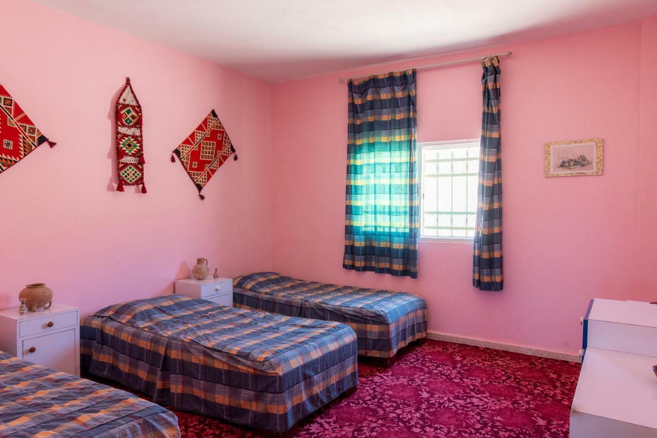 Bedouin Pink Ecohouse Bed & Breakfast Вади Муса Екстериор снимка